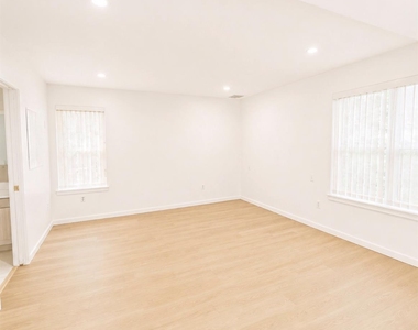 803 Lenox Road - Photo Thumbnail 16