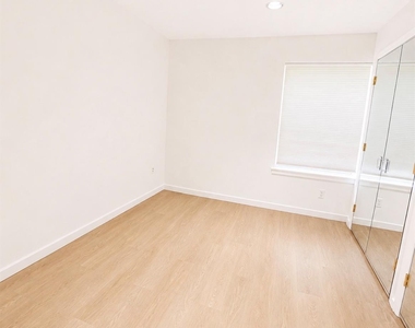 803 Lenox Road - Photo Thumbnail 15