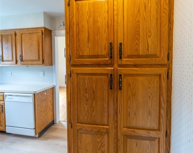 140 E Main Street - Photo Thumbnail 18