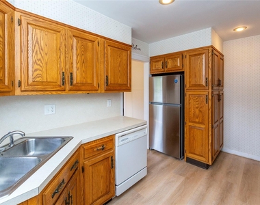 140 E Main Street - Photo Thumbnail 17