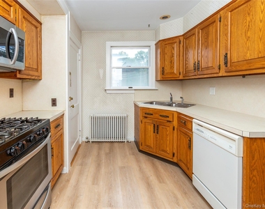 140 E Main Street - Photo Thumbnail 16