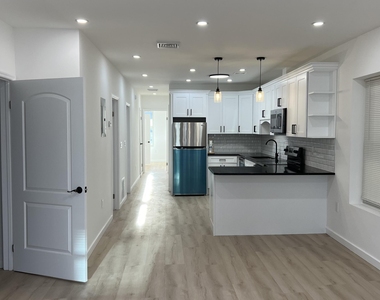 43 5th Avenue - Photo Thumbnail 5
