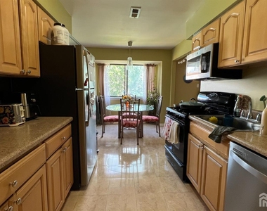 1210 Edison Glen Terrace - Photo Thumbnail 2