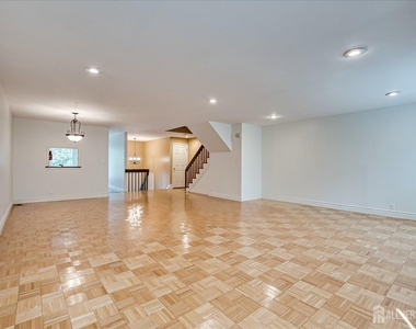 3902 Spring Brook Drive - Photo Thumbnail 17
