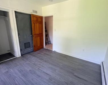 661 Catherine Street - Photo Thumbnail 2
