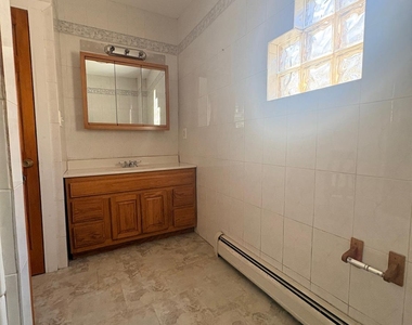 661 Catherine Street - Photo Thumbnail 6
