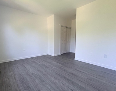 661 Catherine Street - Photo Thumbnail 7