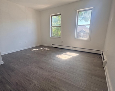 661 Catherine Street - Photo Thumbnail 4