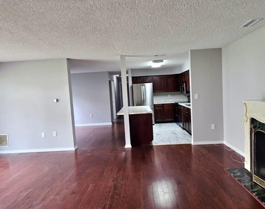 8207 Tamarron Drive - Photo Thumbnail 4