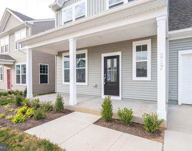 217 National Street - Photo Thumbnail 4