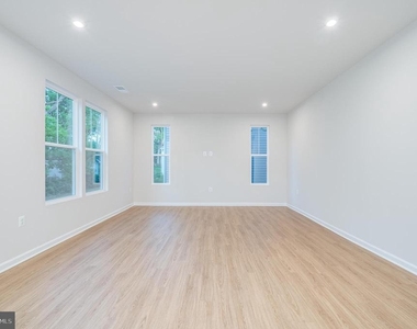 217 National Street - Photo Thumbnail 20