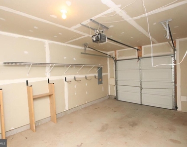 185 Magellan Drive - Photo Thumbnail 7