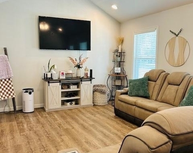 119 N Cedar Lane - Photo Thumbnail 3