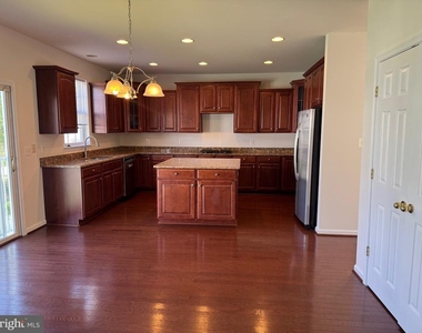 9719 Inkwood Drive - Photo Thumbnail 12