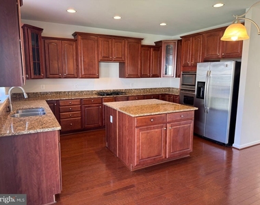 9719 Inkwood Drive - Photo Thumbnail 13