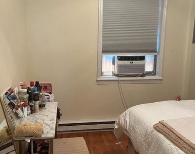 101 E Locust Street - Photo Thumbnail 10