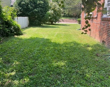 101 E Locust Street - Photo Thumbnail 17