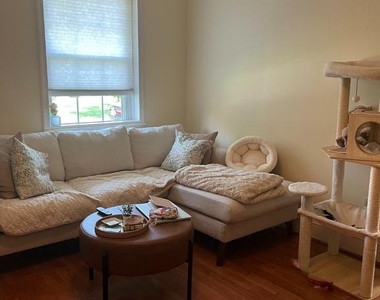 101 E Locust Street - Photo Thumbnail 4