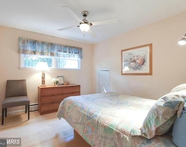 1036 Carper Street - Photo Thumbnail 8