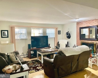 1036 Carper Street - Photo Thumbnail 11
