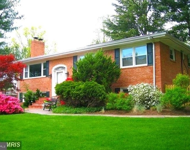 1036 Carper Street - Photo Thumbnail 2