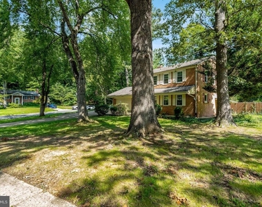 8916 Braeburn Drive - Photo Thumbnail 65