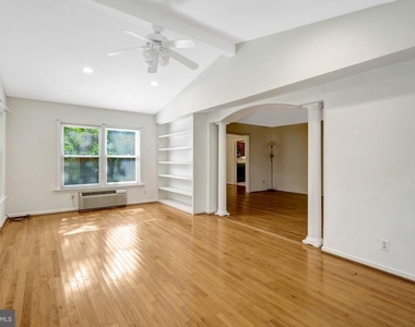 8916 Braeburn Drive - Photo Thumbnail 9
