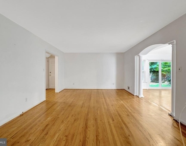 8916 Braeburn Drive - Photo Thumbnail 6
