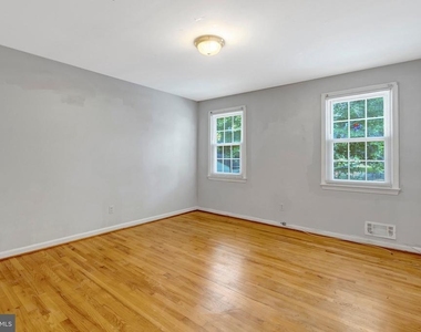 8916 Braeburn Drive - Photo Thumbnail 25
