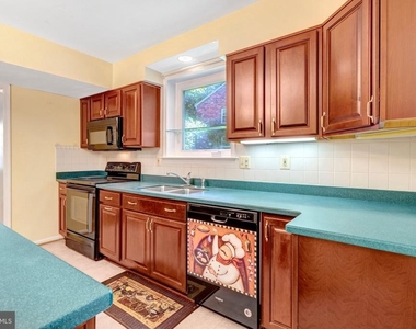 8916 Braeburn Drive - Photo Thumbnail 15