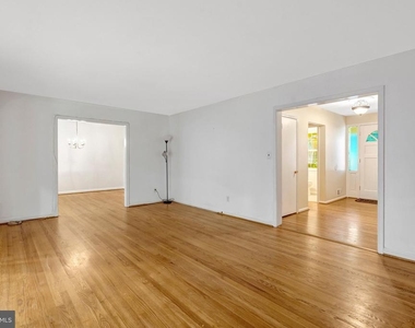 8916 Braeburn Drive - Photo Thumbnail 5