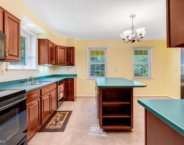 8916 Braeburn Drive - Photo Thumbnail 14