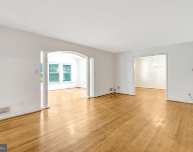8916 Braeburn Drive - Photo Thumbnail 4