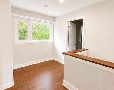 1959 Lakeport Way - Photo Thumbnail 12