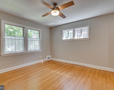 425 E Luray Avenue - Photo Thumbnail 4
