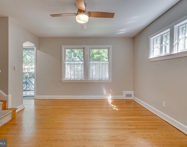 425 E Luray Avenue - Photo Thumbnail 8
