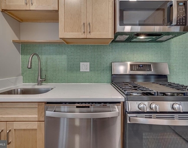 425 E Luray Avenue - Photo Thumbnail 9