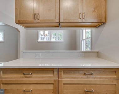 425 E Luray Avenue - Photo Thumbnail 13