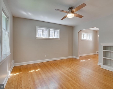 425 E Luray Avenue - Photo Thumbnail 1