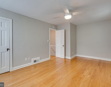 425 E Luray Avenue - Photo Thumbnail 16