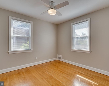 425 E Luray Avenue - Photo Thumbnail 18
