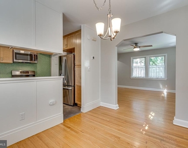 425 E Luray Avenue - Photo Thumbnail 7