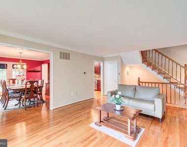 2329 S Rolfe Street - Photo Thumbnail 6