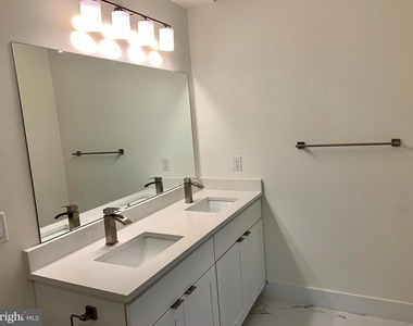 1824 Ridge Avenue - Photo Thumbnail 8