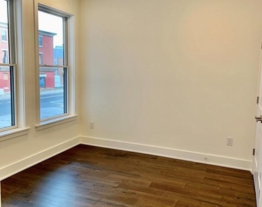 1824 Ridge Avenue - Photo Thumbnail 9