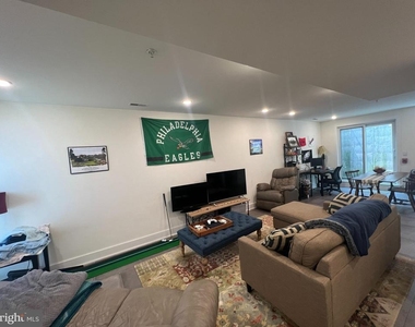 1824 Ridge Avenue - Photo Thumbnail 5