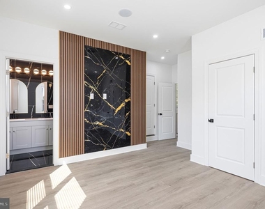 2370 Randolph Street - Photo Thumbnail 28