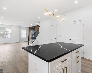 2370 Randolph Street - Photo Thumbnail 9