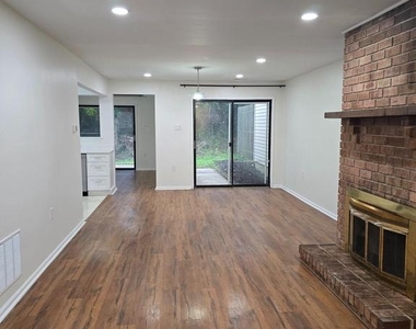 56 Lafayette Lane - Photo Thumbnail 3