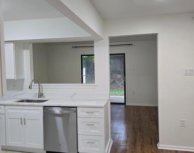 56 Lafayette Lane - Photo Thumbnail 5